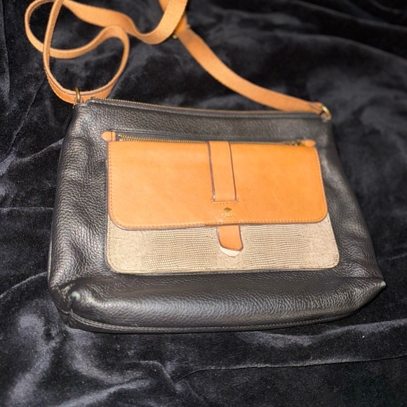 Fossil Black and Tan Crossbody Bag with Structured Elegance - Picture 5 of 14